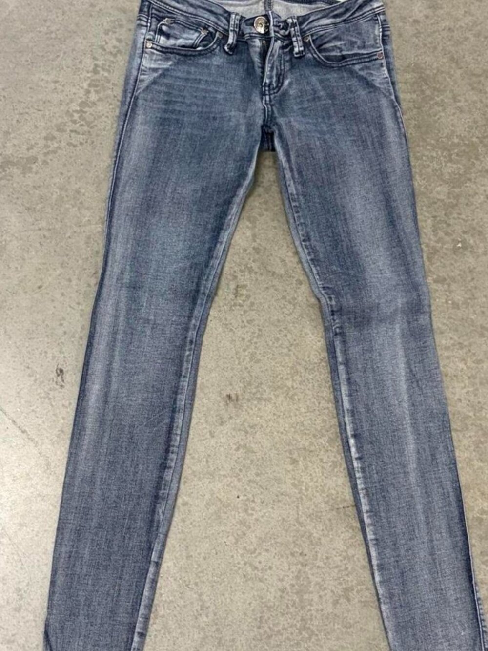 GUESS Women's Blue Skinny Jeans – Size 26